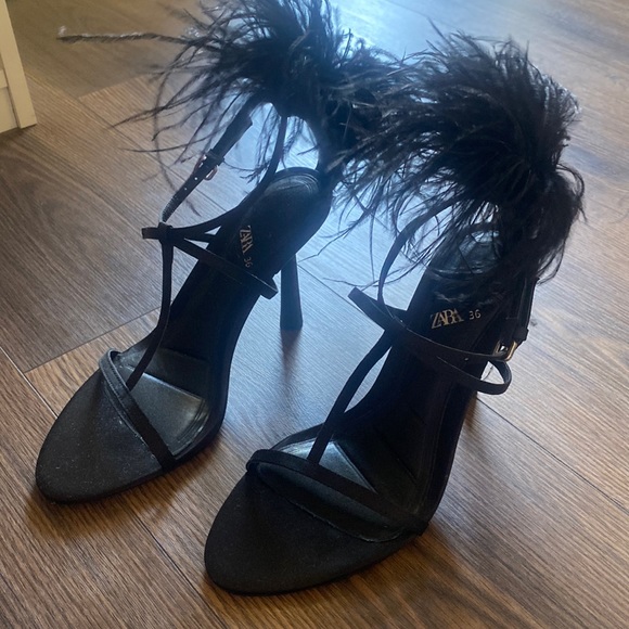 Zara Limited Edition Black Feather Sandals - Picture 2 of 3